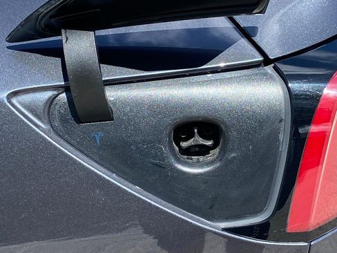 Used 2018 Tesla Model 3 Mid Range image 15