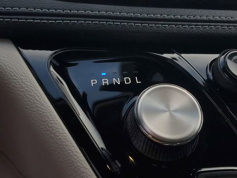 Certified 2023 Chrysler Pacifica Limited image 34