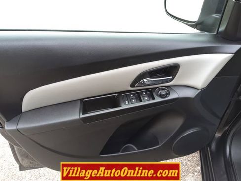 Used 2014 Chevrolet Cruze LT image 20