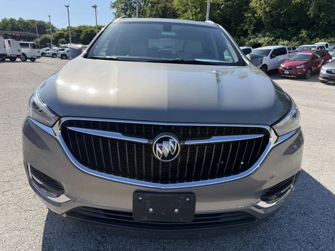 Used 2018 Buick Enclave Essence w/ Trailering Package FWD image 2