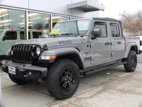 Certified 2021 Jeep Gladiator Sport image 3