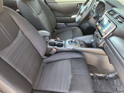 Used 2025 Nissan Leaf S FWD image 5