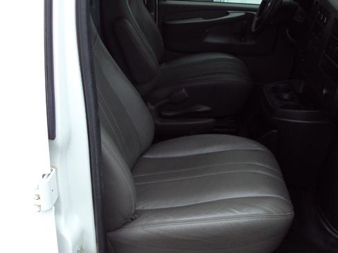 Used 2014 Chevrolet Express 1500 AWD image 19