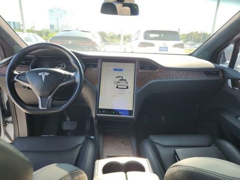 Used 2018 Tesla Model X 75D image 24