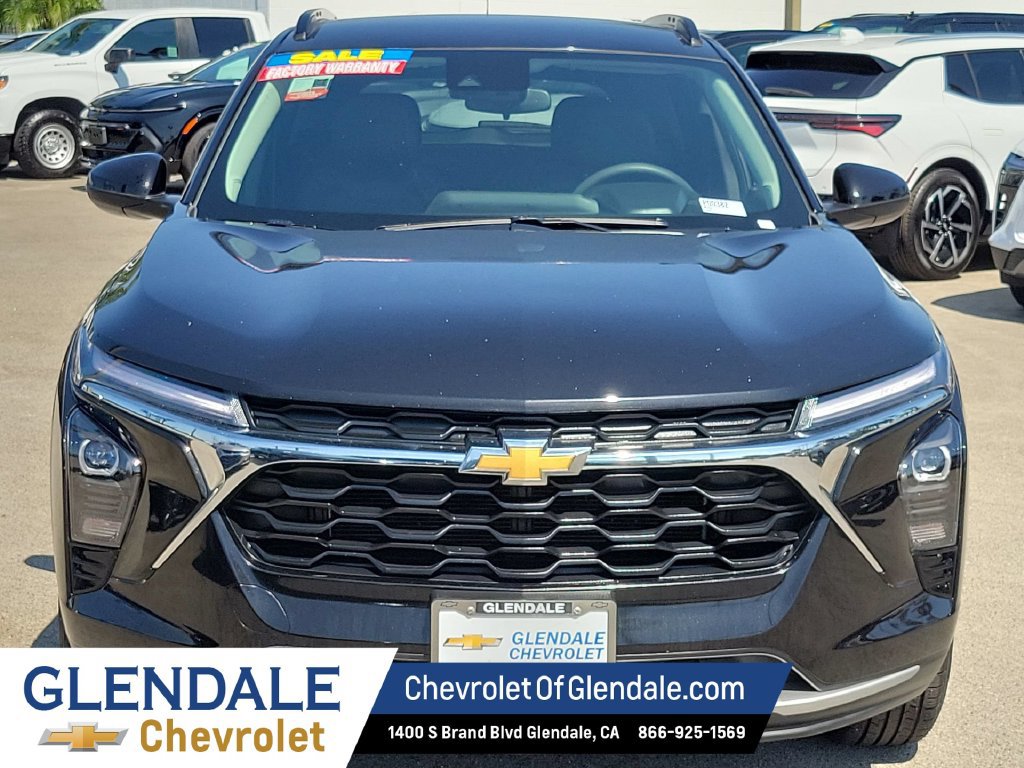 Used 2025 Chevrolet Trax LT FWD image 8