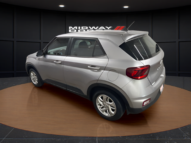 Used 2024 Hyundai Venue SE FWD image 3