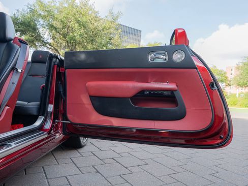 Used 2018 Rolls-Royce Dawn RWD image 7