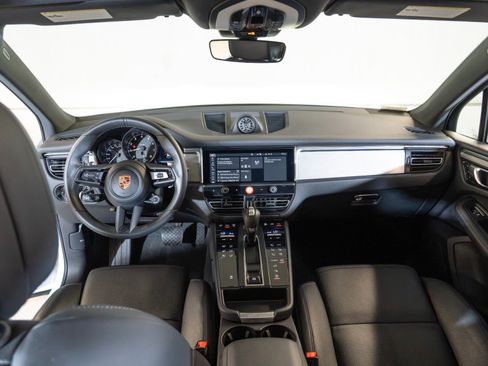Certified 2026 Porsche Macan AWD/4WD image 22