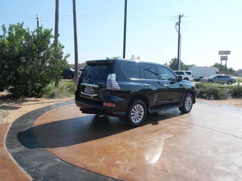 Certified 2021 Lexus GX 460 Premium w/ Premium Plus Package image 2