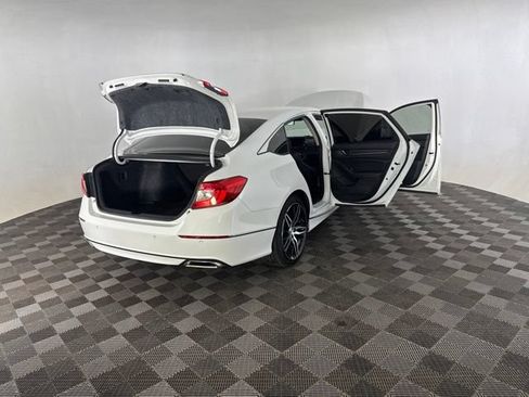 Used 2021 Honda Accord Touring image 16