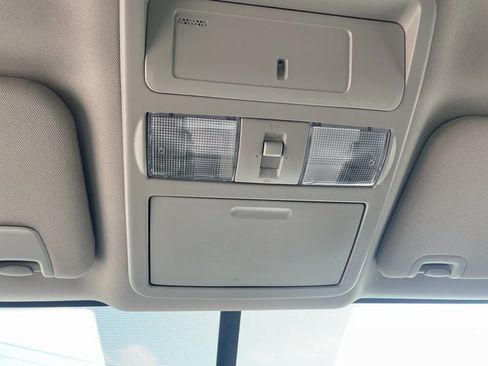 Used 2017 Nissan Titan SV image 16