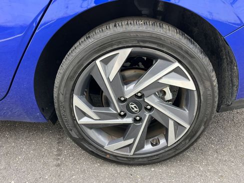 Used 2025 Hyundai Elantra SEL image 29