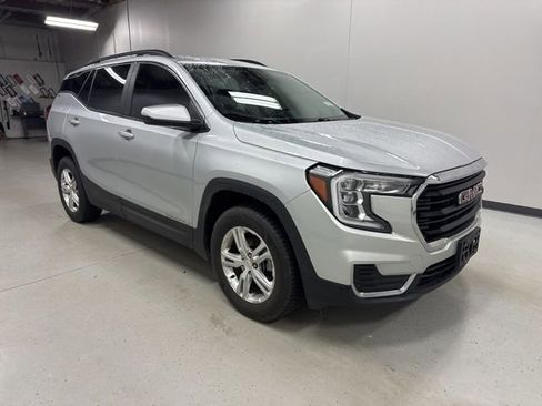 Used 2022 GMC Terrain SLE w/ Driver Convenience Package AWD/4WD image 3