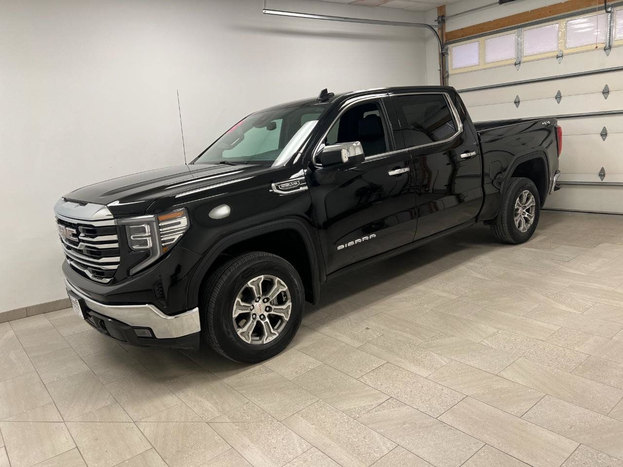 Used 2025 GMC Sierra 1500 SLT AWD/4WD image 13