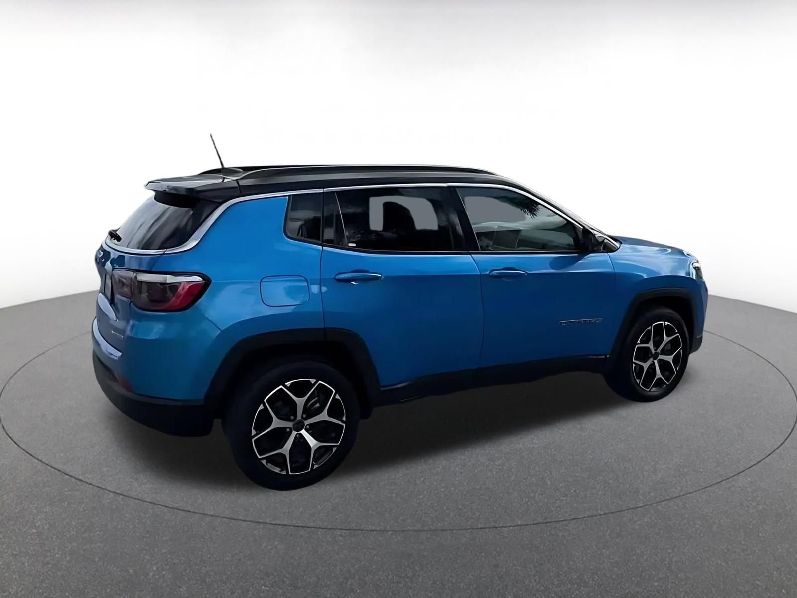 Used 2025 Jeep Compass Limited AWD/4WD image 14