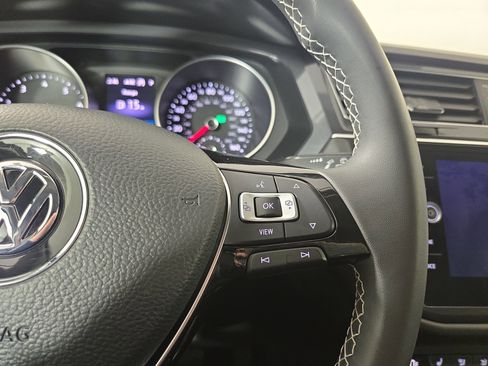 Used 2021 Volkswagen Tiguan SE image 15