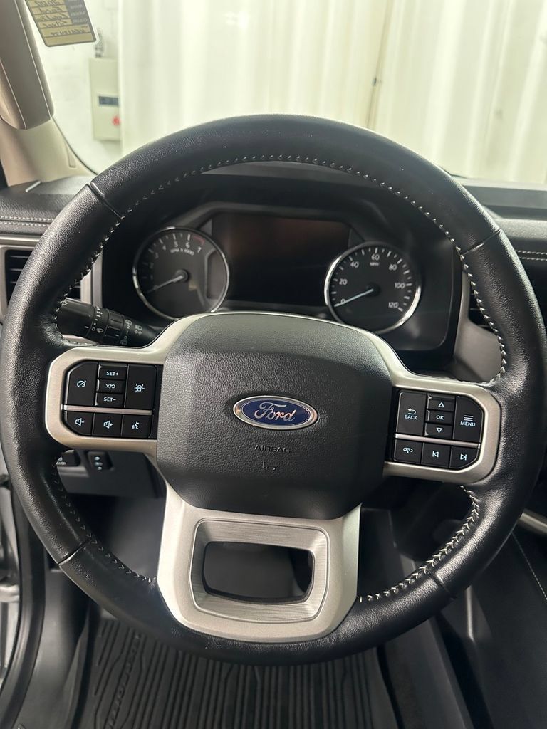 Used 2022 Ford Expedition XLT AWD/4WD image 15
