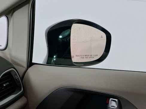 Certified 2024 Chrysler Pacifica Touring-L image 27