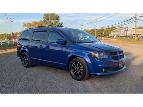 Used 2019 Dodge Grand Caravan GT image 3