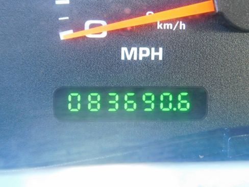 Used 2004 Ford F350 Lariat AWD/4WD image 9