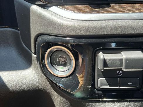 Used 2025 GMC Sierra 1500 Elevation image 24