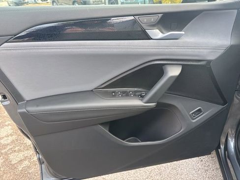 New 2026 Volkswagen Tiguan SE image 9