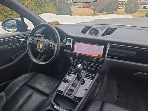 Used 2022 Porsche Macan image 11