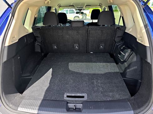 Used 2023 Nissan Rogue S image 11