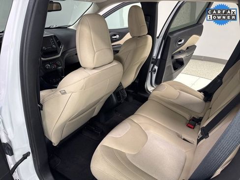 Used 2016 Jeep Cherokee Sport image 19