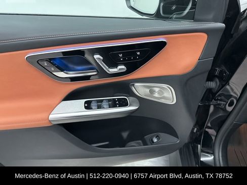 Used 2024 Mercedes-Benz GLC 300 4MATIC image 12