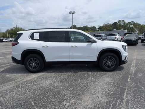 Used 2025 GMC Acadia Elevation image 3