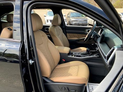 Used 2025 Kia Sorento SX Prestige w/ Olive Brown Leather Package image 9