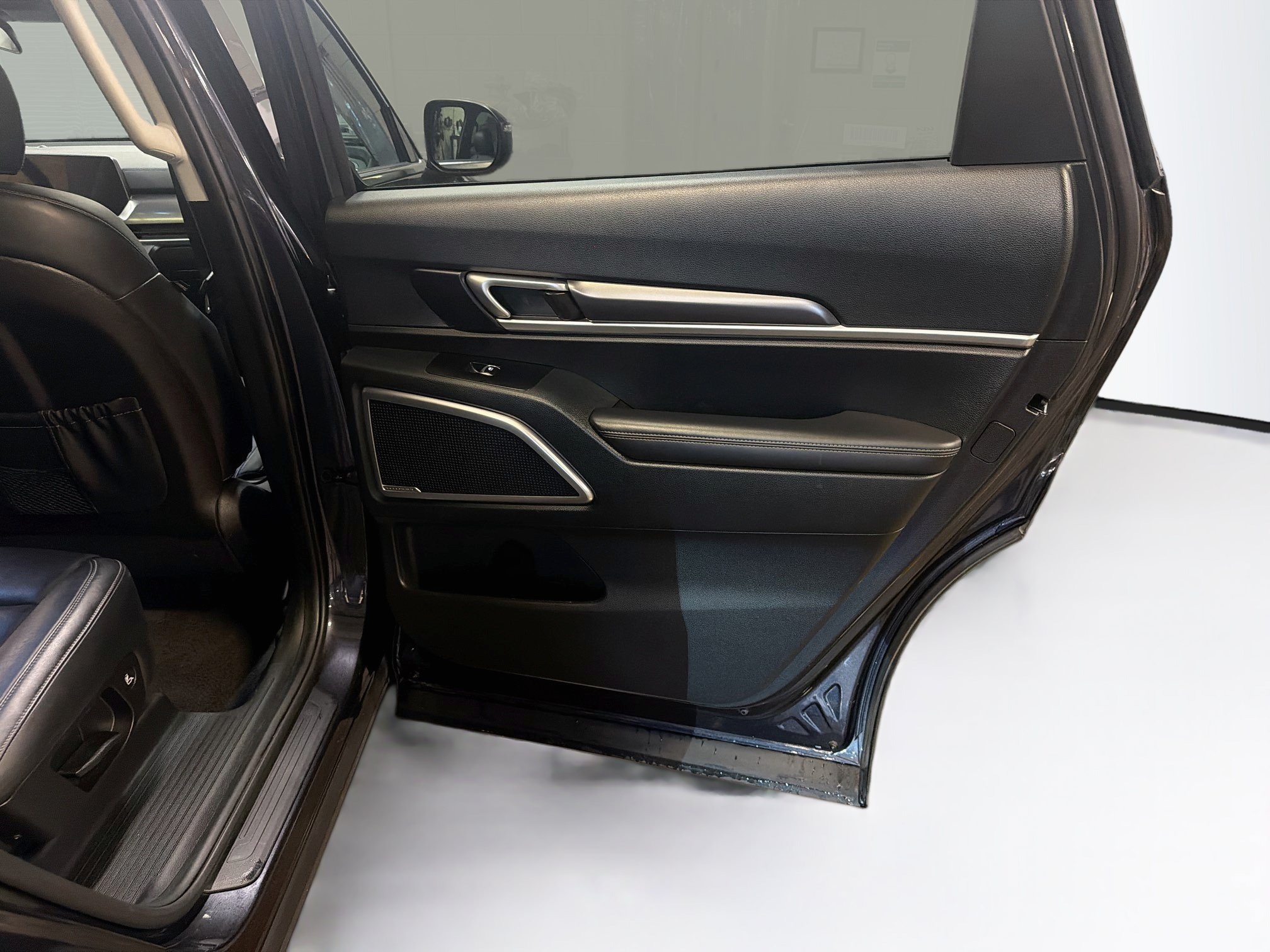 Used 2025 Kia Telluride S AWD/4WD image 33