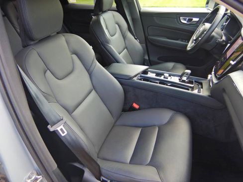 Used 2025 Volvo XC60 B5 Plus AWD/4WD image 17