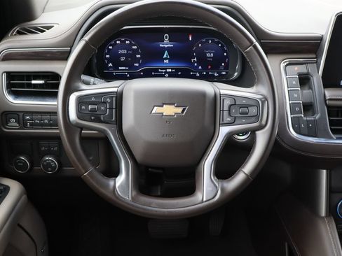 Used 2024 Chevrolet Suburban LT RWD image 14