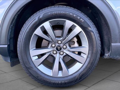 Used 2021 Ford Explorer XLT w/ Equipment Group 202A image 21