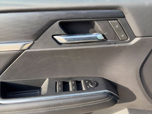 Used 2025 GMC Acadia Elevation image 18