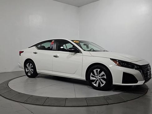 Certified 2025 Nissan Altima 2.5 S FWD image 8