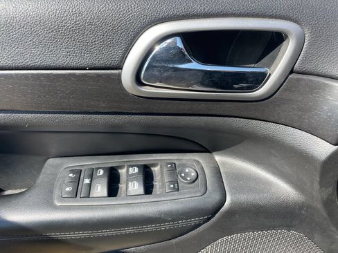 Used 2018 Jeep Grand Cherokee Altitude AWD/4WD image 11