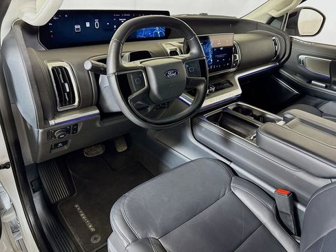 Used 2025 Ford Expedition Platinum AWD/4WD image 7
