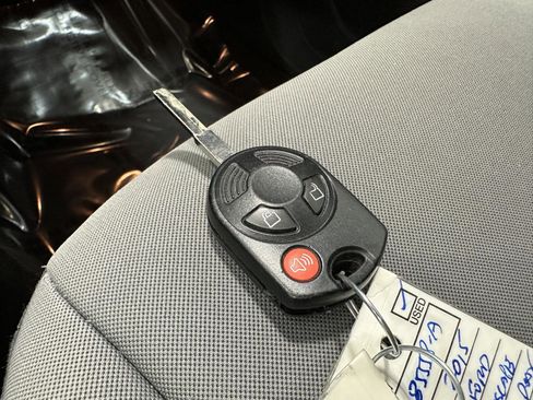 Used 2015 Ford Escape SE image 30
