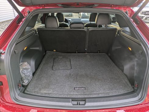 Used 2021 Volkswagen Atlas Cross Sport SE w/ Panoramic Sunroof Package image 30