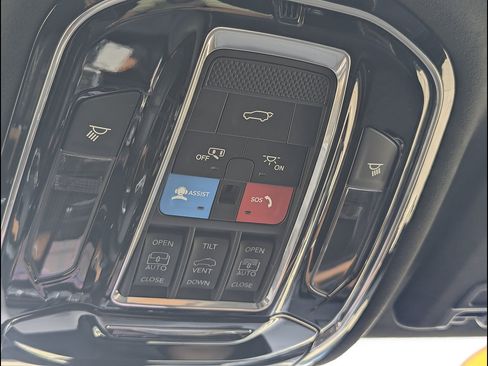 Used 2023 Jeep Grand Cherokee Summit AWD/4WD image 36
