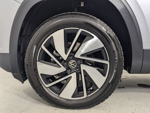 Used 2024 Volkswagen Atlas SE FWD image 11