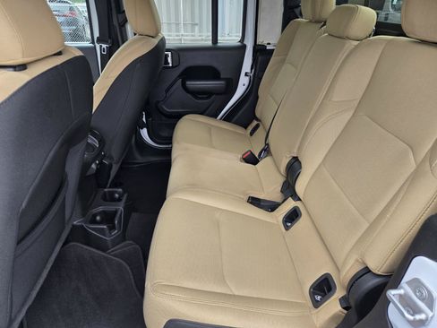 Used 2022 Jeep Gladiator Sport AWD/4WD image 25