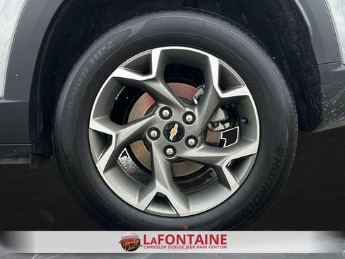 Used 2025 Chevrolet Trax LT w/ LT Convenience Package FWD image 30