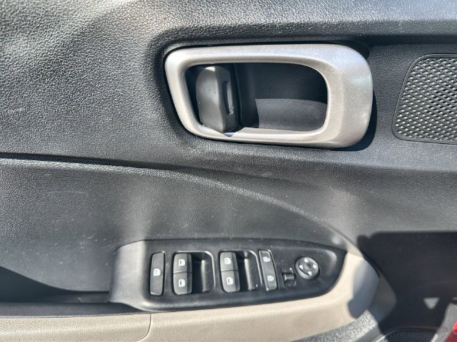 Used 2025 Hyundai Venue SEL FWD image 21