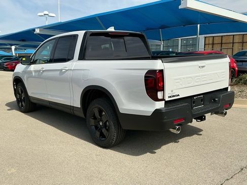 New 2026 Honda Ridgeline Black Edition image 4