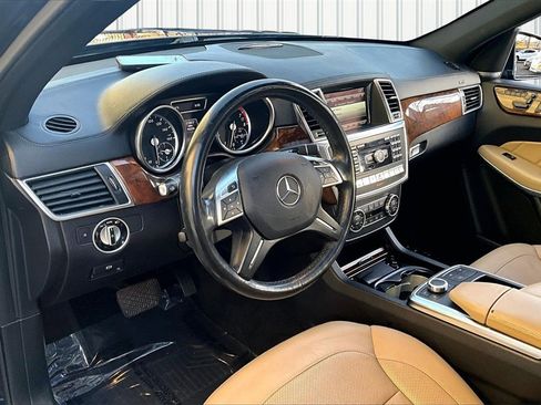 Used 2016 Mercedes-Benz GL 550 4MATIC image 17