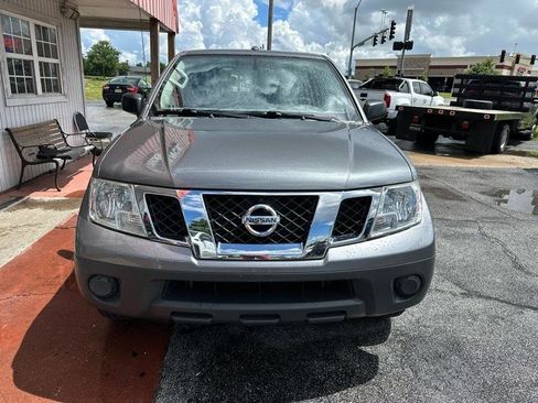 Used 2018 Nissan Frontier SV RWD image 2